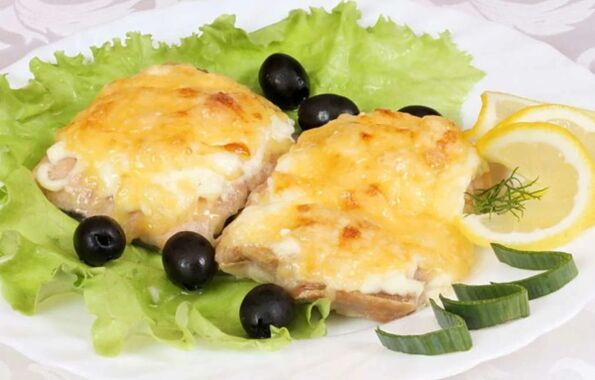 Baked fish with cheese will be a tasty and healthy dish on the Mediterranean diet menu. 