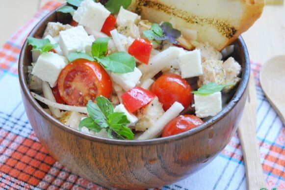 Cereal salad with basmati rice for those who want to lose weight on a Mediterranean diet