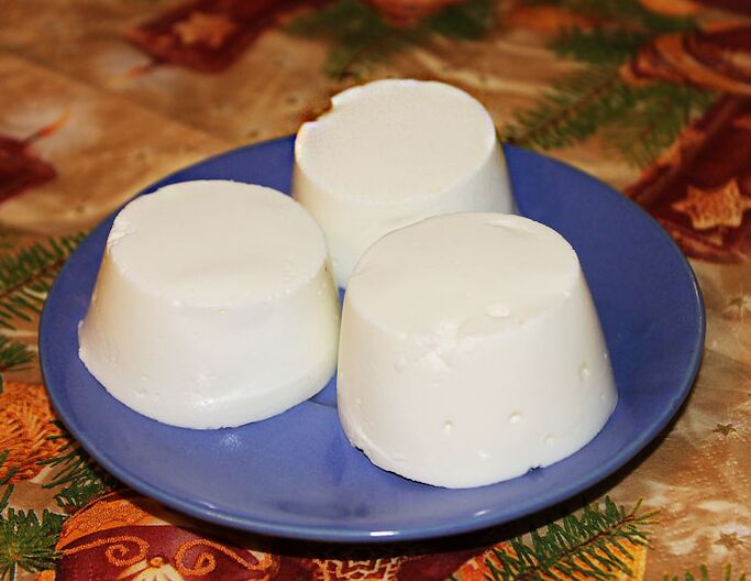 Curd jelly is a delicious dessert on the Dukan diet menu