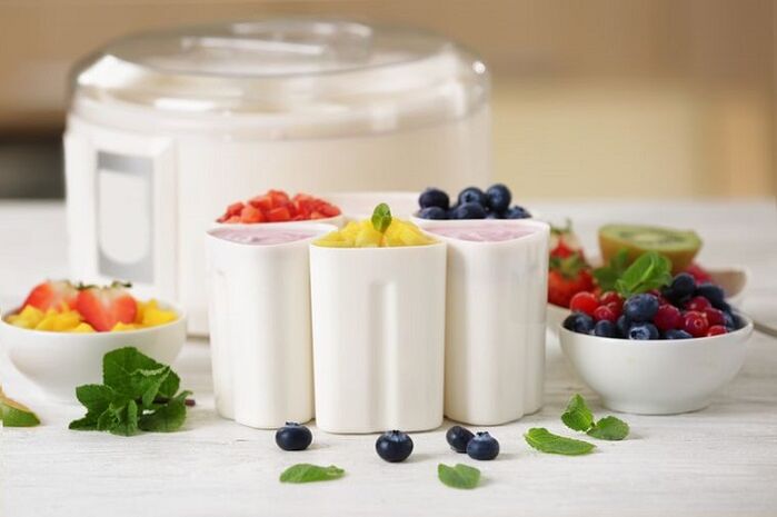 slimming fruit and berry yogurt